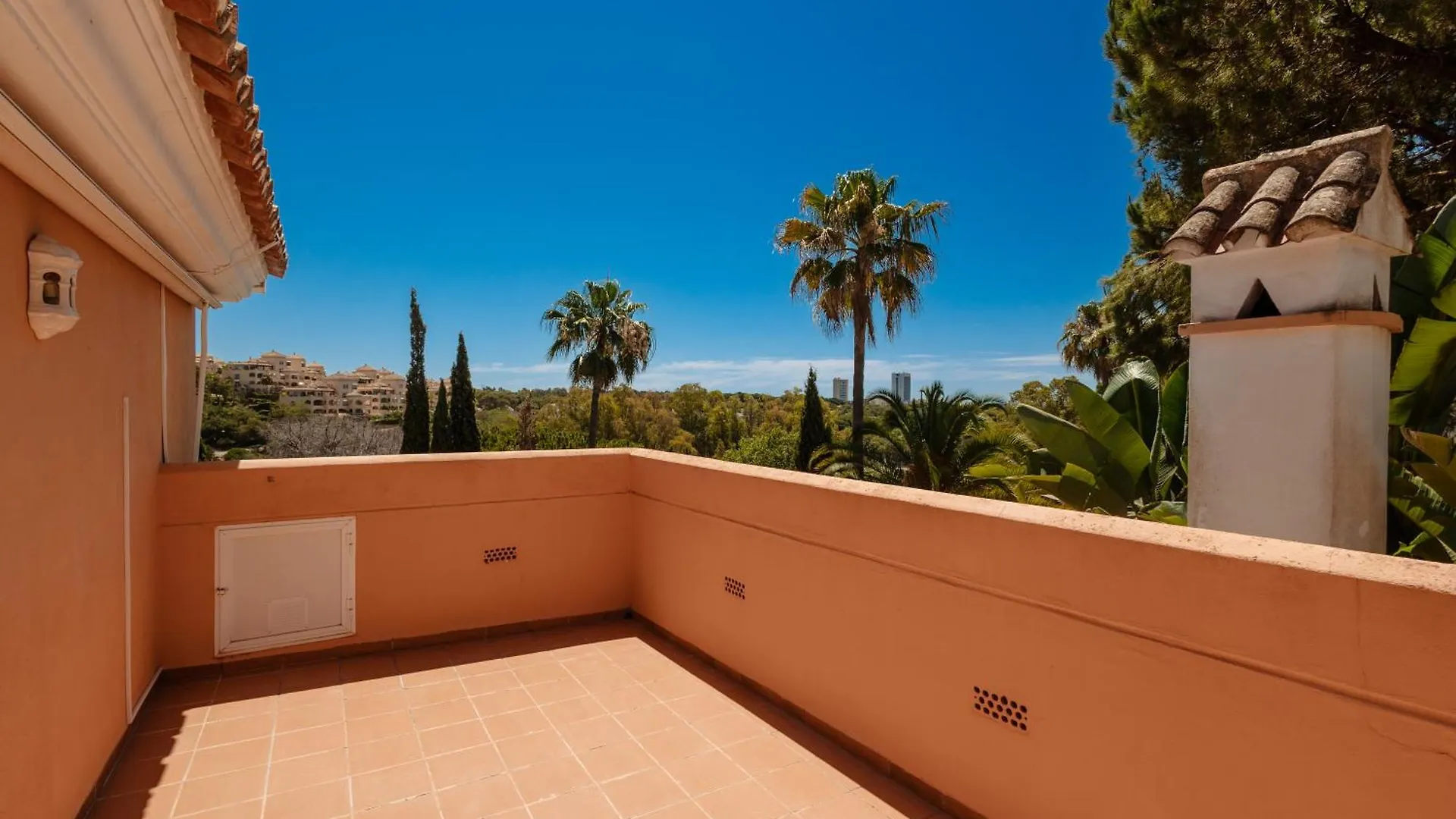 Stunning Villa With Private Pool In Elviria Next To Golf Course Marbella