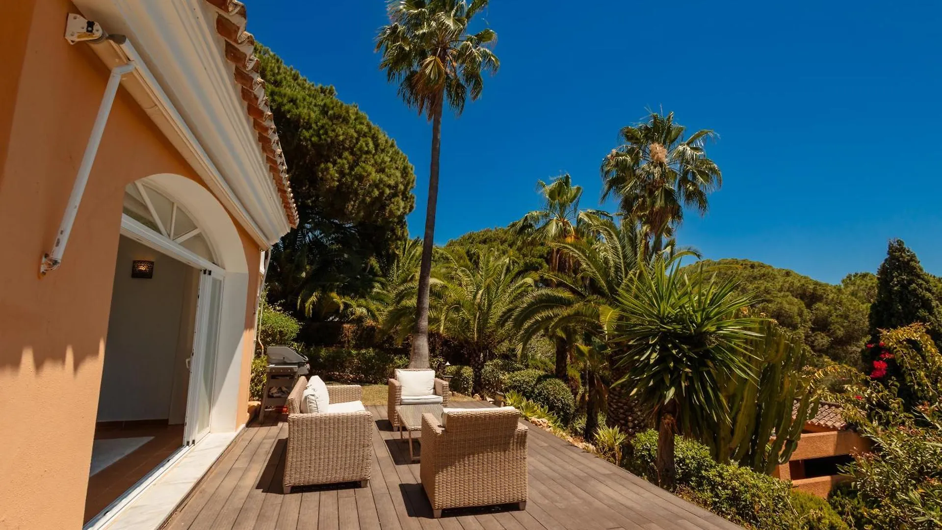 Stunning Villa With Private Pool In Elviria Next To Golf Course Marbella