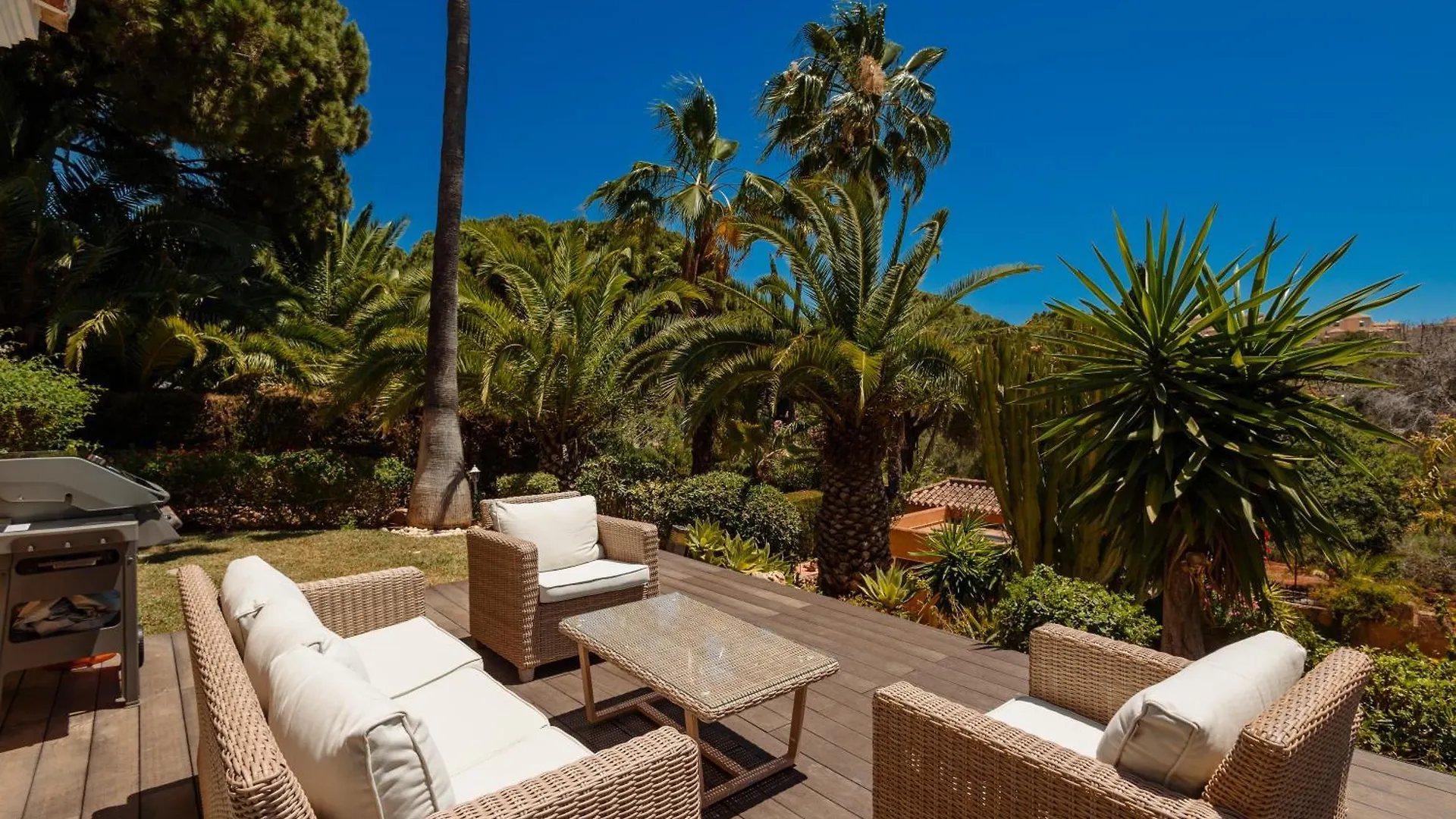 Stunning Villa With Private Pool In Elviria Next To Golf Course Marbella