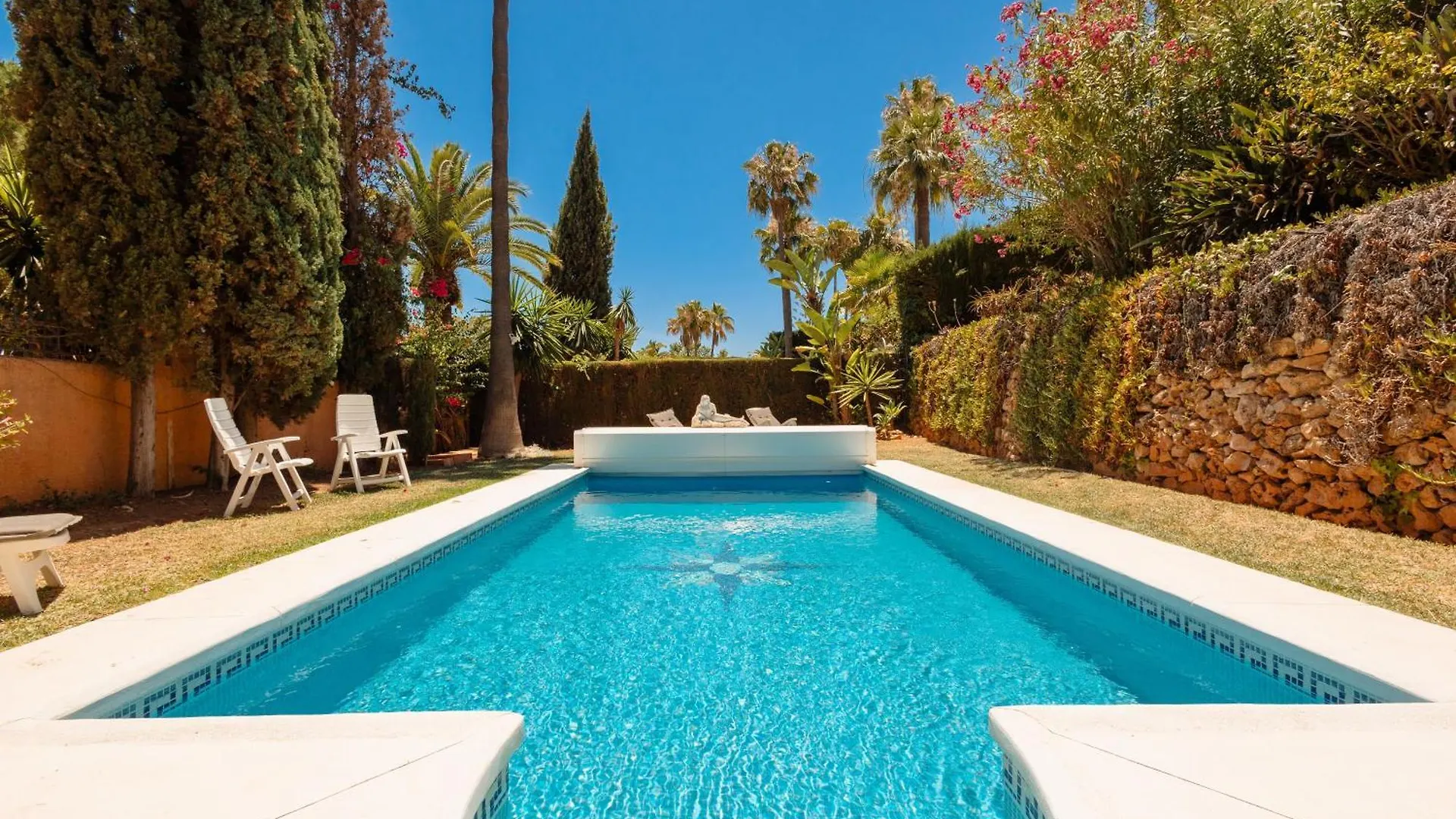 Stunning Villa With Private Pool In Elviria Next To Golf Course Marbella