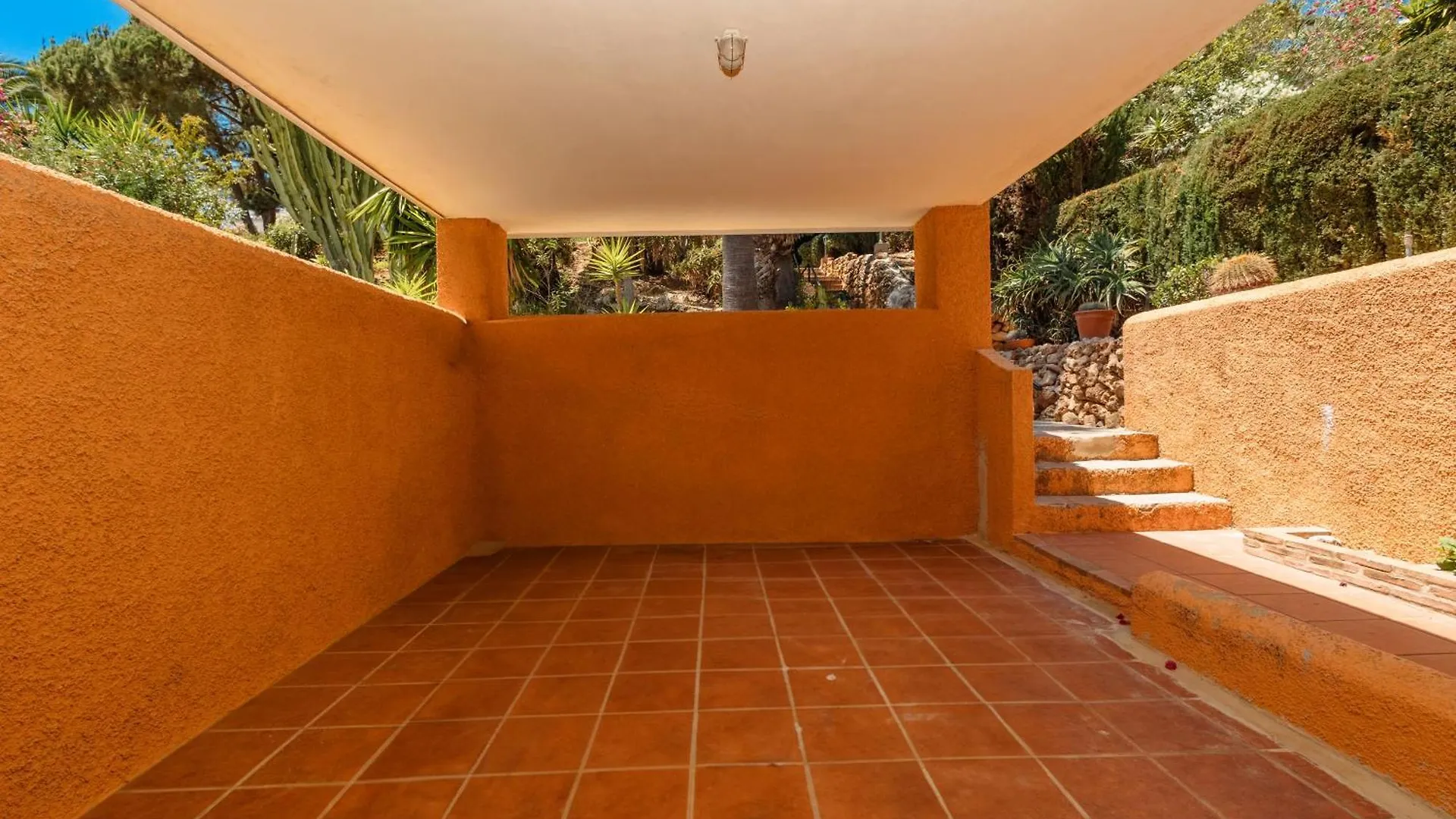 Stunning Villa With Private Pool In Elviria Next To Golf Course Marbella