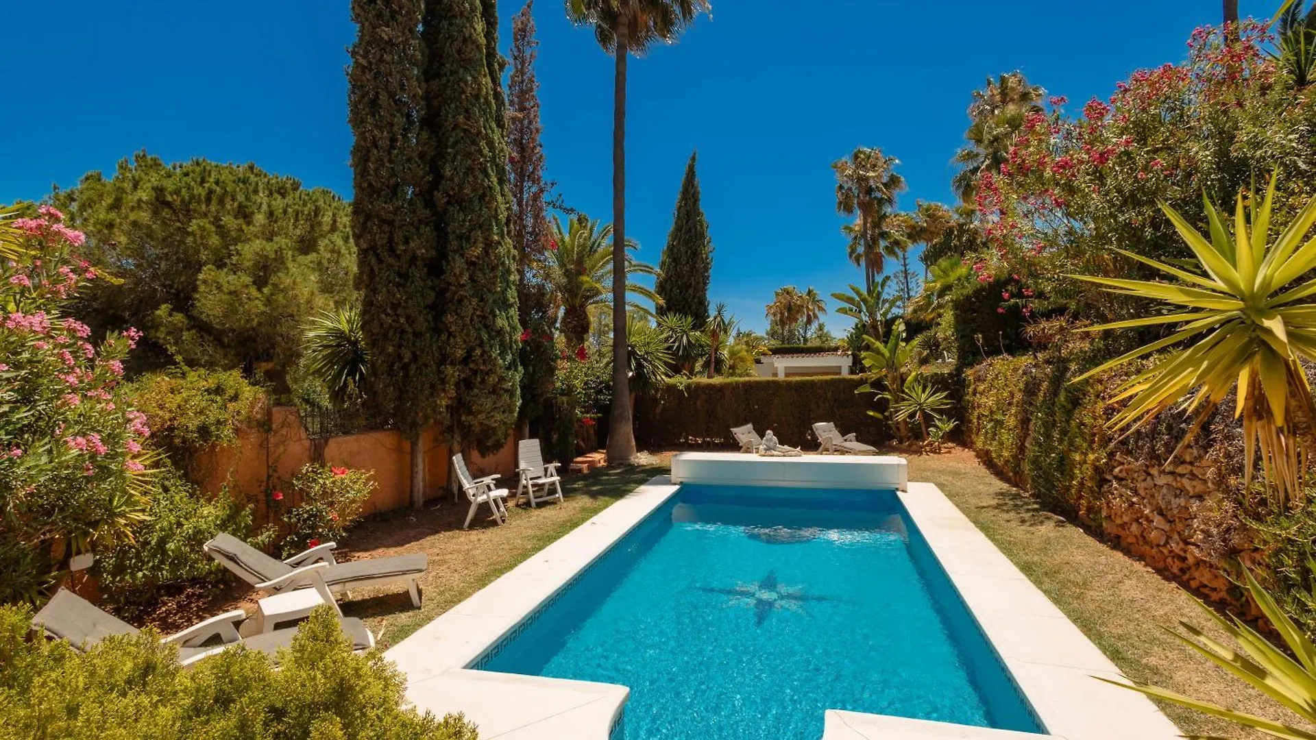 Stunning Villa With Private Pool In Elviria Next To Golf Course Marbellac Espagne